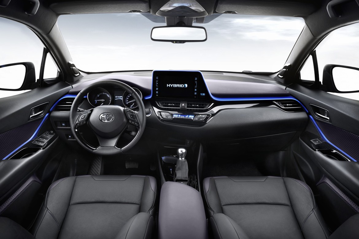 Опубликованы фото интерьера нового кроссовера Toyota C-HR Опубликованы фото интерьера нового кроссовера Toyota C-HR