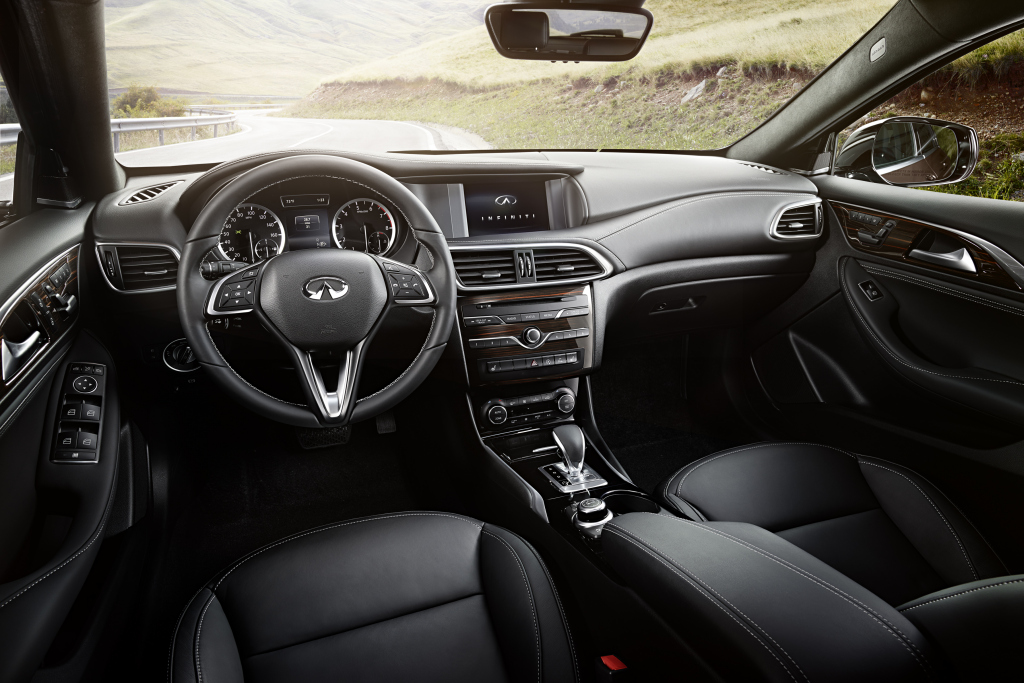Infiniti_QX30_2016_interior