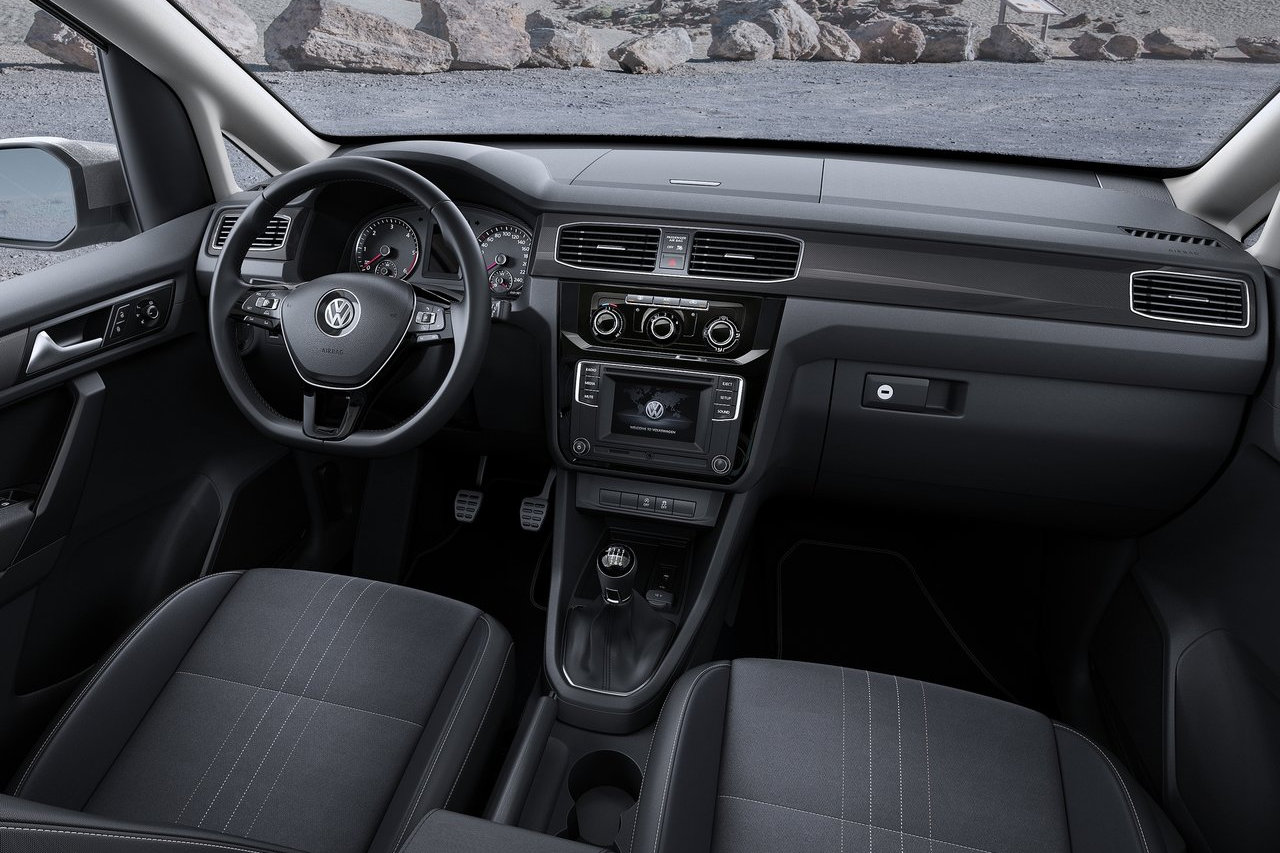 Volkswagen_Caddy_Alltrack_2016_interior